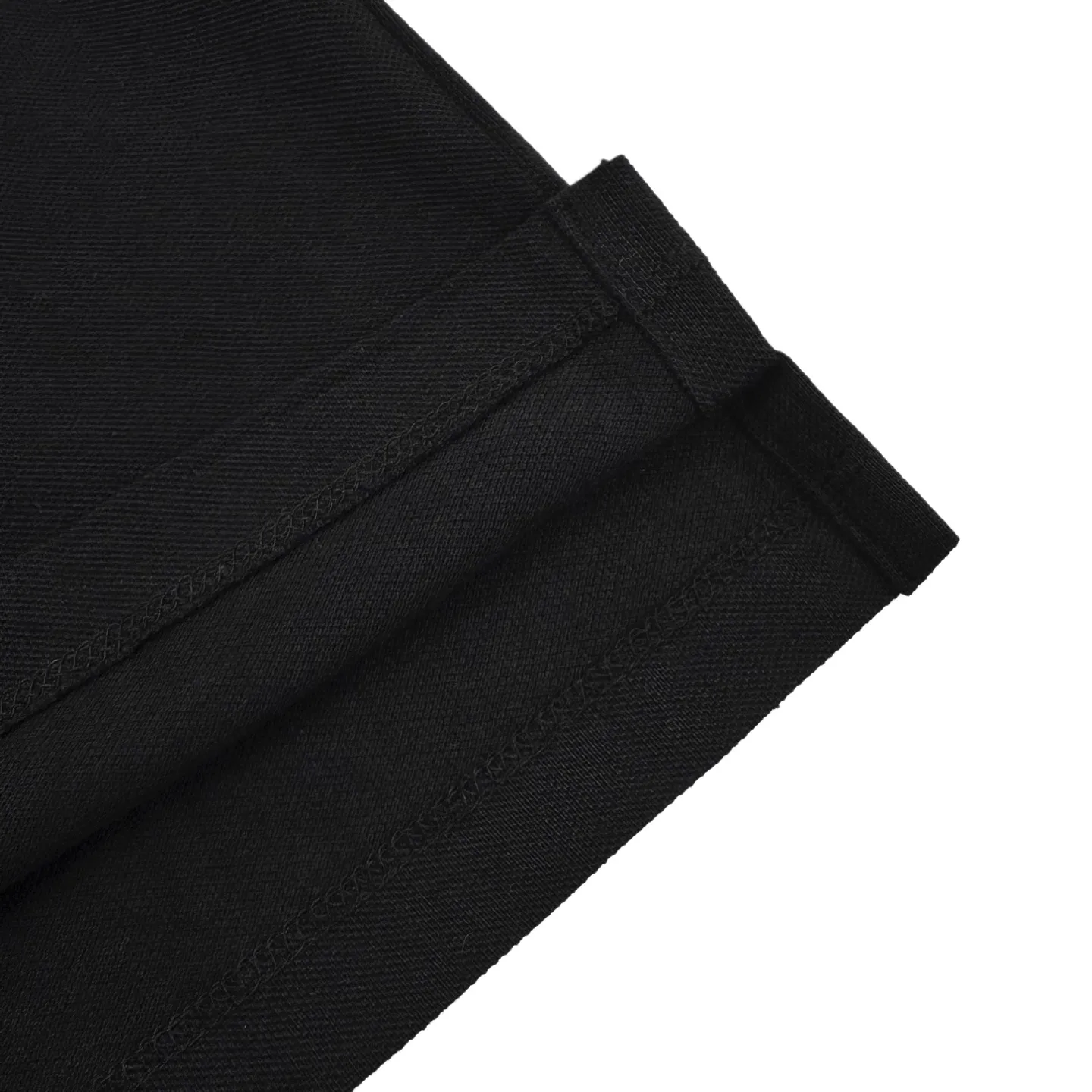 Ami Red love embroidered Polo shirt (Black). The fabric is made of custom-made dreamweaver honeycomb cotton. It has excellent texture and is comfortable and close to the skin. It is mainly made of deep Black. A bright red love heart jumps out on the chest and is embellished like a work of art. It complements the AMI embroidery on the back and adds brand recognition. It is the ultimate simplification of color. It also conveys the love and persistence of life. It uses imported machine embroidery technology and uses advanced computer control systems and precision mechanical components to realize Ami. Love embroidery work has high precision, the lines are smooth and delicate, and the fabrics have been washed, giving a better hand feel and texture. It is not easy to deform, shrink or fade, and maintains long-term beauty. Size:S-M-L-XL